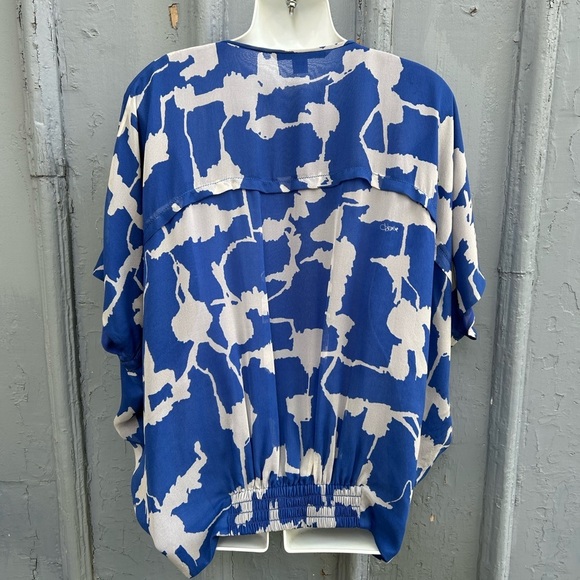 Diane Von Furstenberg Blue Silk Khalila Chiffon blouse, size Small - Picture 4 of 12